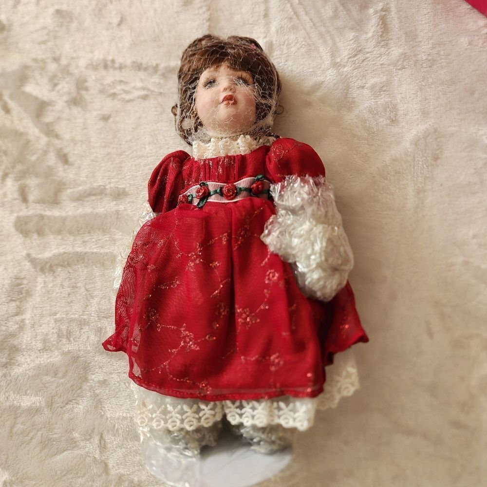 Marie Osmond Porcelain Doll "Young Love Rosebud" Miniature Reproduction 9"